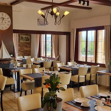 Westendia And Free Parking Breakfast Hotell 2*