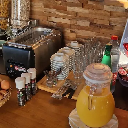 Westendia And Free Parking Breakfast Hotell 2*