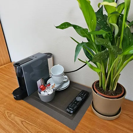 Westendia And Free Parking Breakfast Hotell