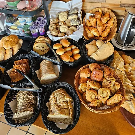 Westendia And Free Parking Breakfast 2*