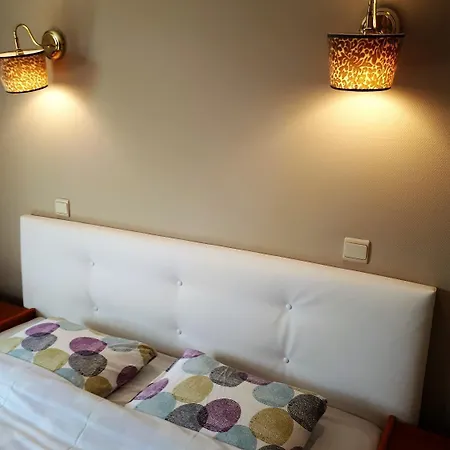 Hotell Westendia And Free Parking Breakfast 2*