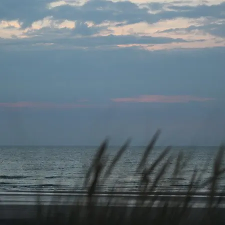 Westendia And Free Parking Breakfast Hotell