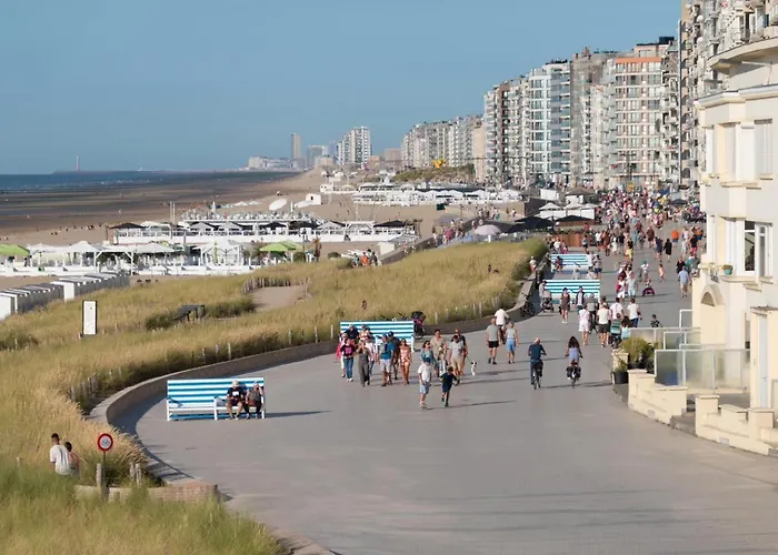 Westendia And Free Parking Breakfast Hotell Westende