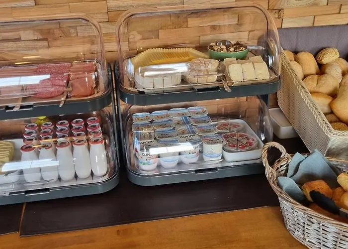 Westendia And Free Parking Breakfast