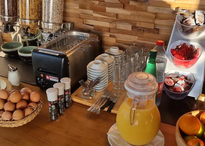 Westendia And Free Parking Breakfast Hotell 2*