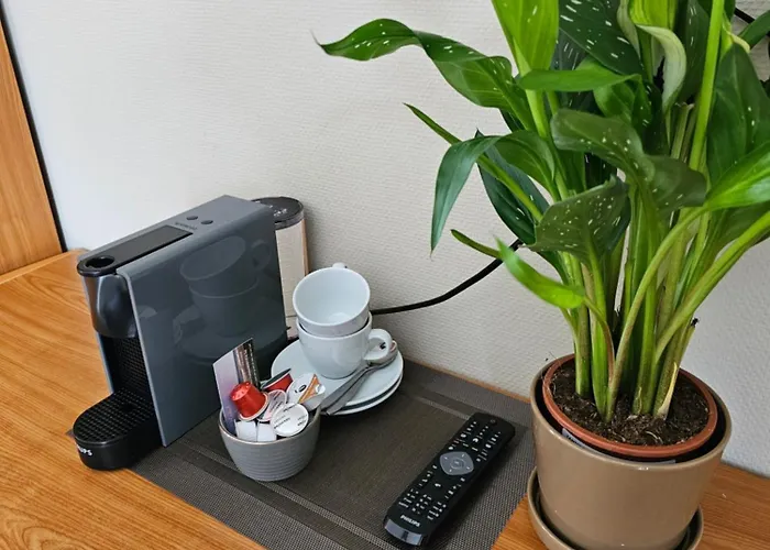 Westendia And Free Parking Breakfast Hotell