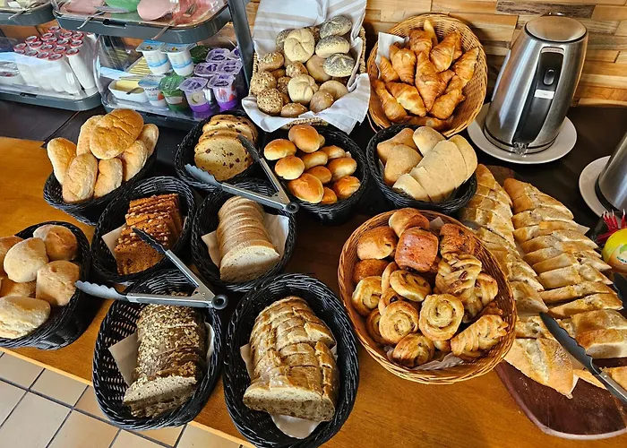 Westendia And Free Parking Breakfast 2*