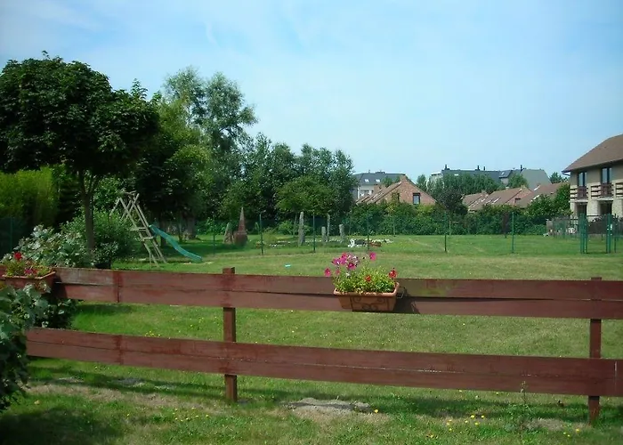 Westendia And Free Parking Breakfast Hotell 2*