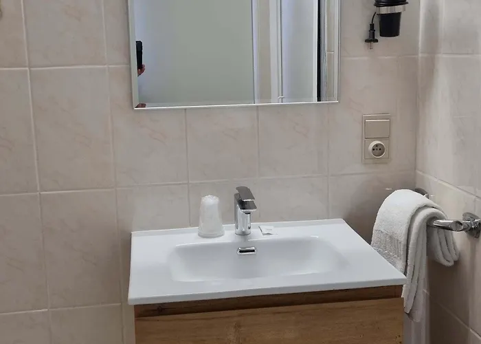 Westendia And Free Parking Breakfast Hotell Westende