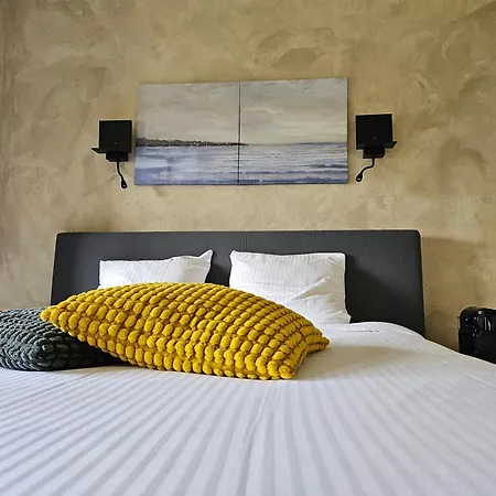 Westendia And Free Parking Breakfast Hotel 2*