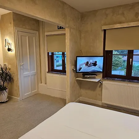 Hotel Westendia And Free Parking Breakfast Westende
